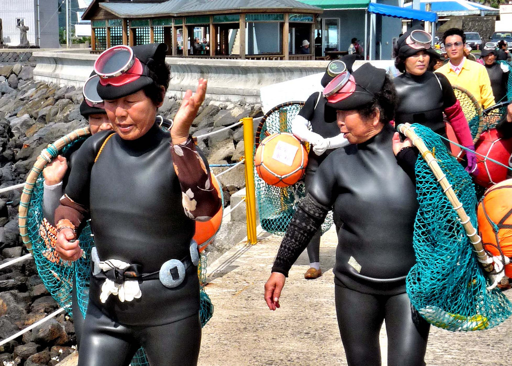 Grete Howard/ Flicker A group of sea women heading to work.